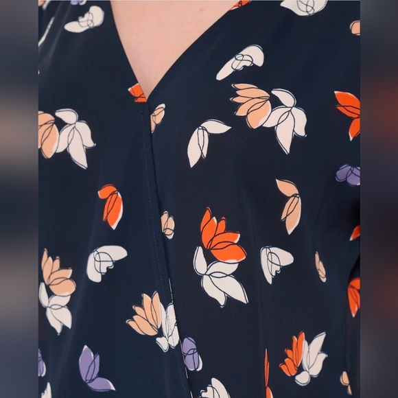 West K Dallas Side Tie Dolman Sleeve Navy Floral Wrap Blouse. NWT. Size Large. - Picture 8 of 9